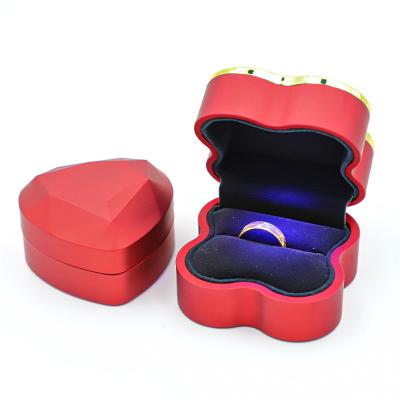 China OEM Handmade Assembled Antique Small Valentines Day Swan Velvet Wedding Ring Led Stand Case Display Gift Jewelry Boxes For Ceremony for sale