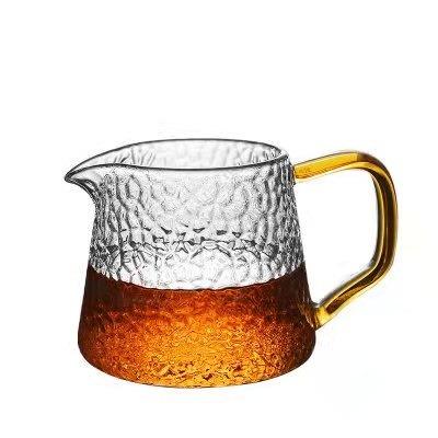 China Viable Hot Selling Fair Mug With Hammer Pattern High Borosilicate Glas Lead Free Mugs For Tea With Color Handle for sale