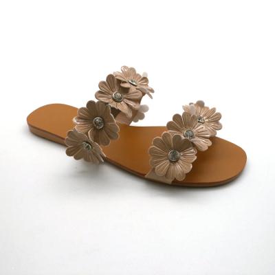 China Fashion Trend Latest Design Flowers Decorate Comfortable Casual Beach Ladies Flat Slippers for sale