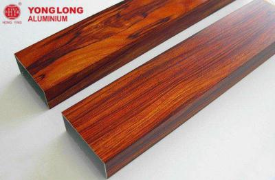 Cina Profili di alluminio del grano di legno con tecnologia di trasferimento di struttura di legno di vuoto in vendita