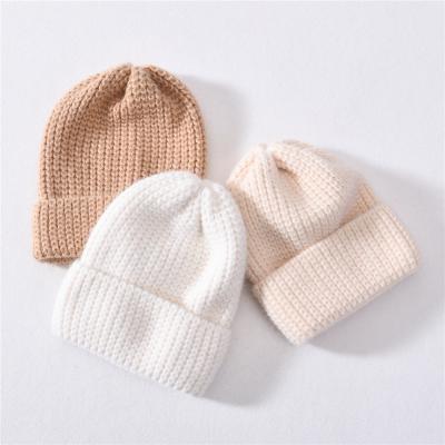 China COMMON White Knitted Beanie Hat Unisex Knitted Beanie Hat Custom Knit Beanie Winter Hats for sale