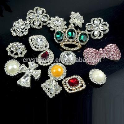 China OEM Factory Vintage Flower Crystal Rhinestone Small Brooch Pins, Crystal Napkin Rings for sale