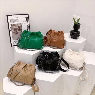 China Lady New Fashion Handbags 2023 Popular Women Lady Chain Bags Young Lady Design Purses For for sale