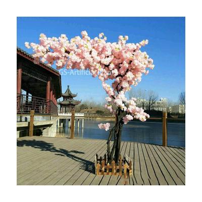 China Minimalist Customized Large Arch Artificial Cherry Blossom Tree Sakura Flower Wedding Table Centerpieces Artificial Tree Centerpieces for sale