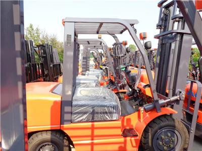 China 2 Ton Diesel Fork Lift Material Handling Truck With Flush Door Frame CPCD20 for sale