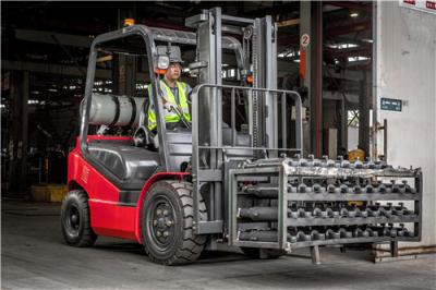 China großer elektrisch betriebener Gabelstapler 2500KG für Lagerplatz, Flughafen CPD25J zu verkaufen