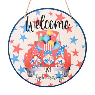 China 100% Eco-Friendly 4th of July Independence Day Round Wooden Door Hanging Decoration for sale