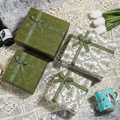 China Recycled Materials Wholesale Custom Green Cosmetic Lid Skin Care Jewelry Box Gift Packaging Win Rigid Paper Gift Box for sale