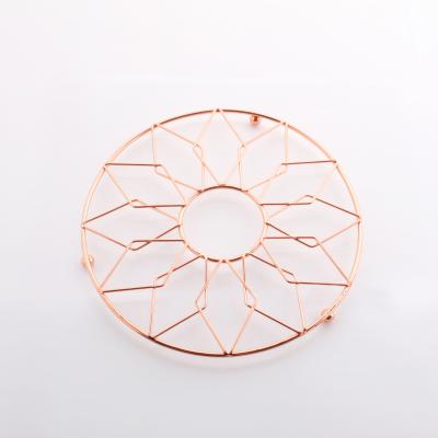 China Decorative metal wire wire tripod stand for hot dishes pots and pans around design for kitchen counter or dining table for sale