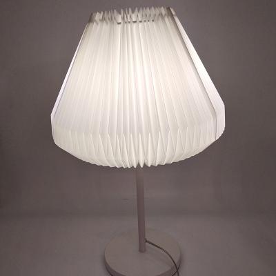 China Handmake PP Lampshade Decorate Table Lamp Knife Shade Popular White Pleated Shade Light Maker for sale