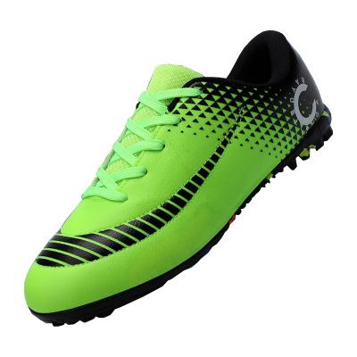 China 2021 fashion children's soccer shoes grass indoor training non-slip wear-resistant shoes football boots for sale