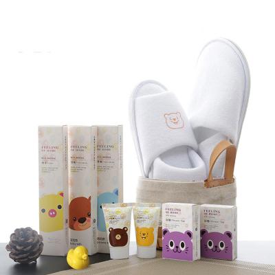 China Eco Friendly Cosmetics Mini Size Kids Adults Hotel Amenities Set Consumable Hotel Guest Room Amenities for sale