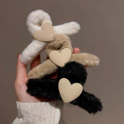 China Wholesales Women Big Jaw Hair Clip Accessories Beautiful Heart Soft Faux Fur Plastic Hair Claw For Girls for sale