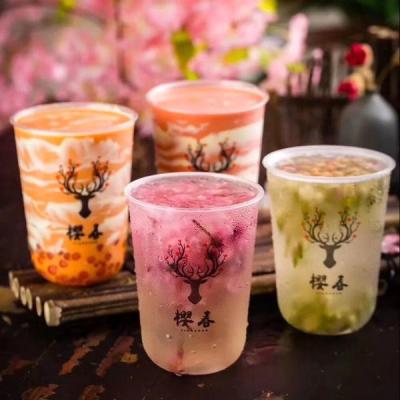 中国 ふたが付いているPPのミルクの茶透明なプラスチック コップは自由なロゴBpaをカスタマイズしました 販売のため