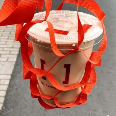 Chine Taille adaptée aux besoins du client par transporteur jetable de tasse de café de tissu pour emporter des tasses de café à vendre