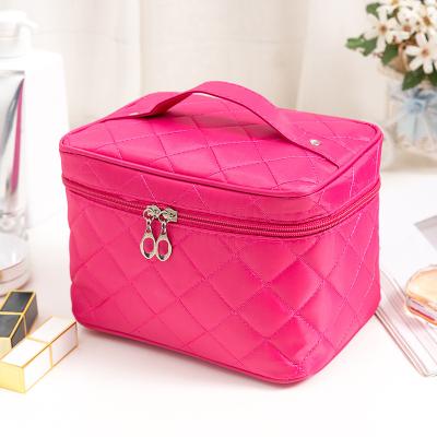 China High Quality And Durable Fashion Custom Logo Zipper Cosmetic Bag for sale