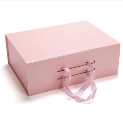 China Eco Friendly Handmade Paper Magnet Box Packaging Shipping Package For Clothing for sale