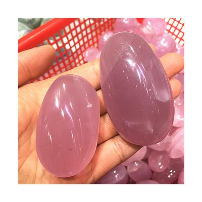 China Wholesale Europe Palm Natural Crystal Stone Rose Quartz Palm Stone For Wedding Souvenirs for sale