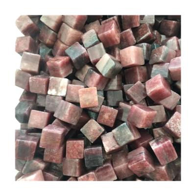 China Wholesale Europe Natural Quartz Tumbled Stones Straw Berry Quartz Cube For Home Decoration for sale