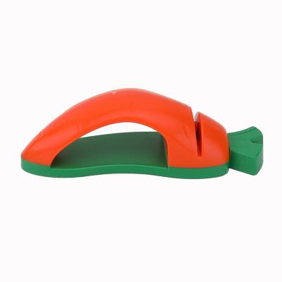 China New Sustainable Kitchen Knife Sharpener Carrot Form Manual Plastic And Tungsten Steel for sale