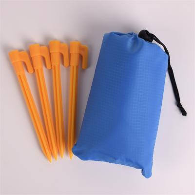 China Lightweight Wholesale Camping Accessories Polyester Blankets With Pegs for sale