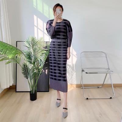 China FXZ QUICK DRY Miyake Pleated Suit 2022 Summer New Long Sleeve Batwing Top Print Straight Skirt Pleated Two Piece Set for sale