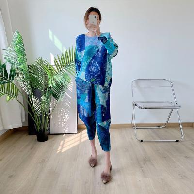 China FXZ new print QUICK DRY 20222 miyake pleated suit design new plus size casual long sleeve pleats 2 pcs set women for sale