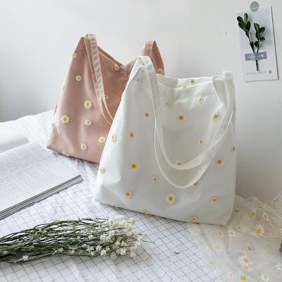 China Factory Direct Custom Fashionable Shopping Mid Size Embroidery Cotton Daisy Tote Bag Recyclable for sale