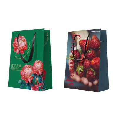 China 2021 New Artpaper Recyclable Gift Wrapping Paper Gift Bag For Holidays for sale