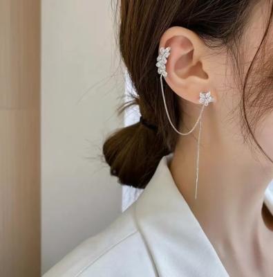 China 2022 new fashion flower tassel earrings crystal ear cut women's fashion long earrings for sale