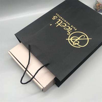 China 2020 Guangzhou Recyclable Factory Hot Sale Customized Golden Black Cardboard Shopping Bag for sale