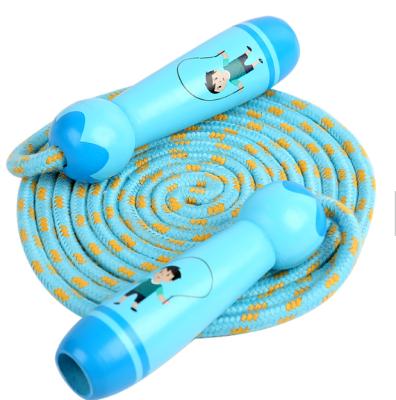 China Cotton Durable Wooden Handle Twine Adjustable Kids Promotion Skipping Rope Skipping Rope for sale