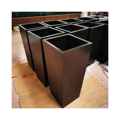 China Custom Made Custom Home Decor Metal Garden Planters Gardening Black Flower Pot Planter With Stand for sale