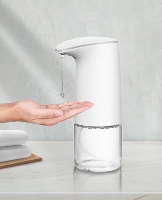 China Foam Soap Dispenser Battery Hands White Card Sanitizer Gel Touch Free Small Automatic Liquid Soap Dispenser Induction 400Ml for sale