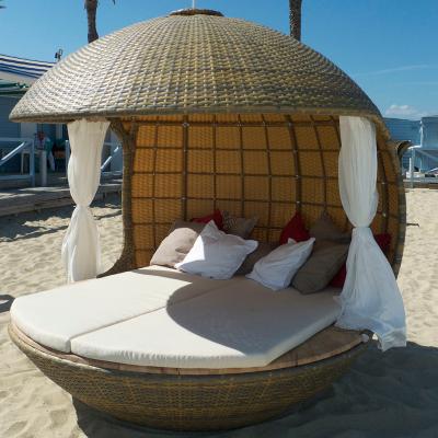 China Modern Outdoor Furniture Comfortable Round Lounge Sofa Hotel Beach Daybed With Shorten for sale