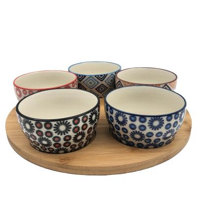 China Sustainable Serving 5pcs Bowl Hand Paint Set Set Ceramic With Bamboo Rack for sale