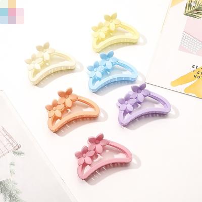 China Hot Selling Eco-Friendly Flower Institut Matte Plastic Hair Clips Cream-color 9cm Pierced Hair Claws For Women for sale