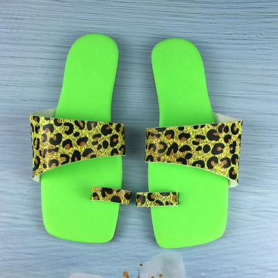 China CUSHIONING 2021 Summer Leopard Brown Fluorescent Green Orange Black Flip Flops Flat Bottom Women Slippers Wholesale for sale