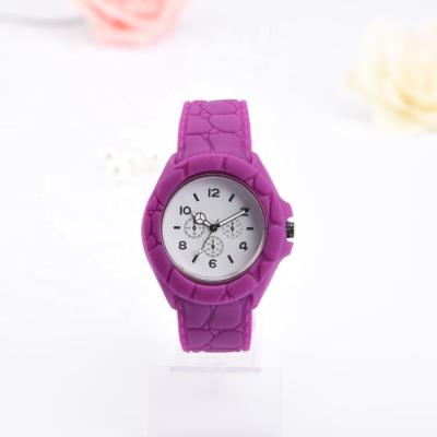 China De promotie van het de Armbandhorloge van het Giftensilicone Rubber Purpere Kleur met de Goedkeuring van RoHS & Ce- Te koop