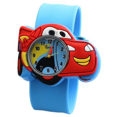 Cina Orologio sveglio adorabile dei bambini del quarzo del silicone con il logo su misura quadrante a forma di automobile in vendita