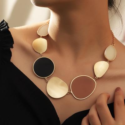 China Adjustable Irregular Length Stainless Steel Alloy Round Flat Fashion Women's Necklace 2020 for sale