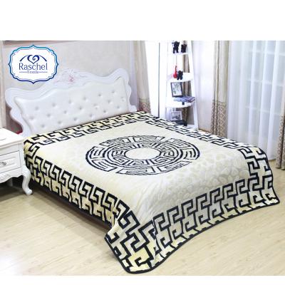 China Anti-pilling selimut 100% raschel polyester geometric design mink blanket cobertores manta deep relief for sale