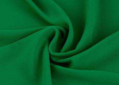 China Freundliche kundengebundene Farbe Malaysia-Tupfen-Polyester-Chiffon- Gewebe Eco zu verkaufen