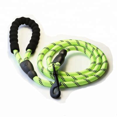 China Factory Direct Sale Viable Nylon Reflective Rope Dog Leash For Large Dogs for sale