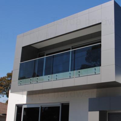 China Modern balcony tempered glass balustrade with stainless steel top railing for sale