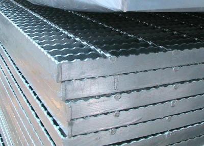 Cina Grata seghettata galvanizzata immersa calda 8x8mm dell'acciaio di Antivari di anti slittamento in vendita