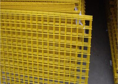 Chine Le PVC jaune de 6m a enduit la perforation rectangulaire soudée galvanisée de Mesh Panels Q195 de fil à vendre