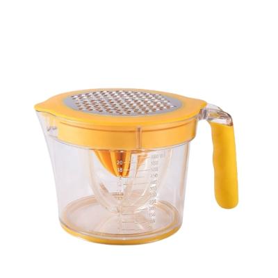 China PP Citrus Lemon Orange Squeezer Hand Manual Fruit Squeezer with Built-in Measuring Cup and Grater for sale