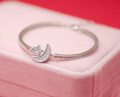 China Fashionable 925 Sterling Silver Star and Moon Bangle Charm Bracelet for sale