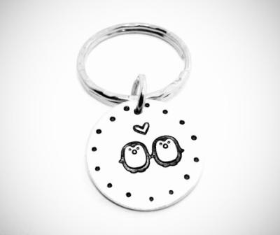 China Pinguin-Familien-Metalllaufkatzen-Münze Keychain Druckguss-Gewohnheits-Logo zu verkaufen